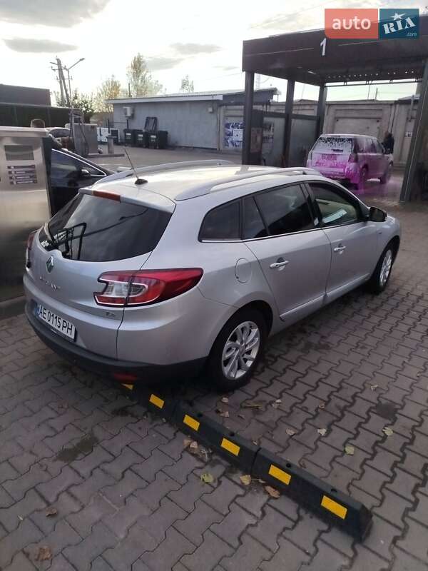Универсал Renault Megane 2013 в Вишневом