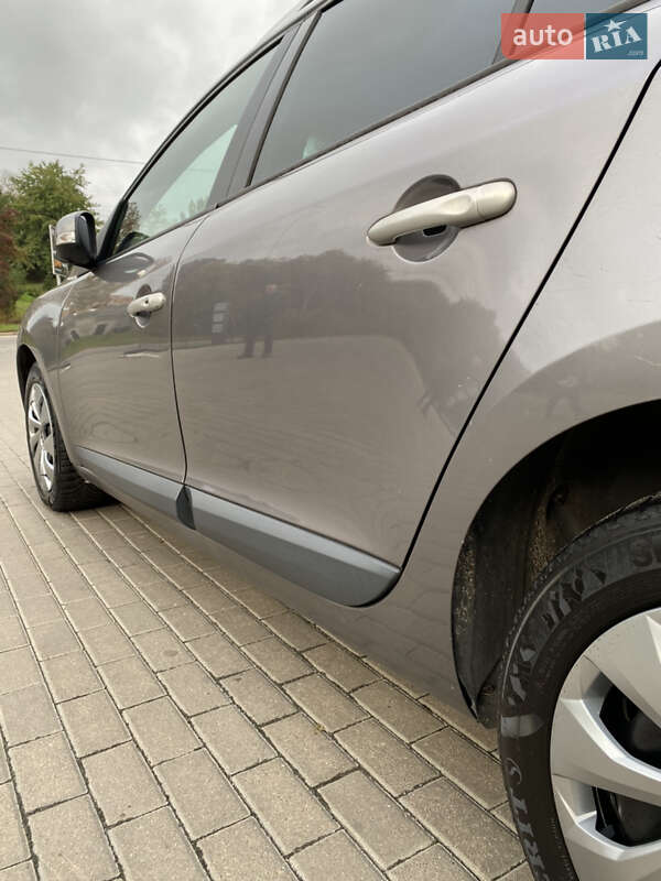 Универсал Renault Megane 2011 в Ровно фото 13 Универсал Renault Megane 2011 в Ровно