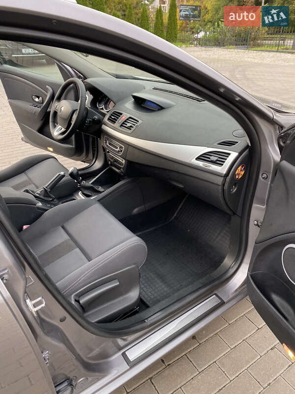 Универсал Renault Megane 2011 в Ровно фото 21 Универсал Renault Megane 2011 в Ровно