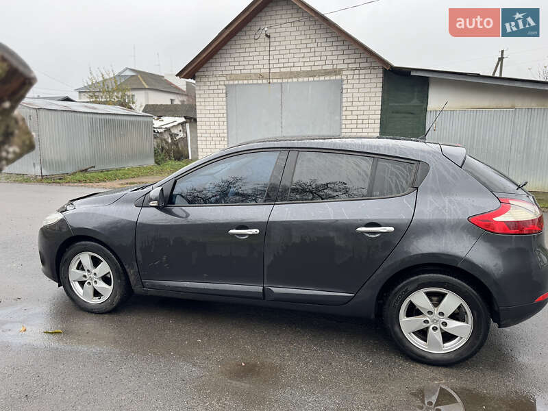 Хэтчбек Renault Megane 2010 в Попельне
