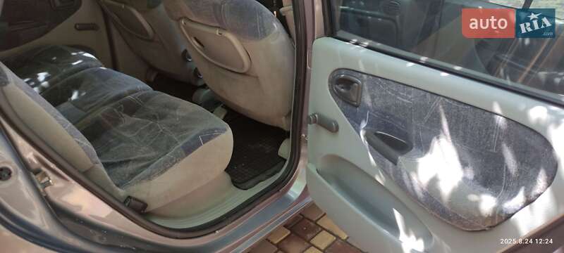 Хэтчбек Renault Megane 2001 в Килии фото 5 Хэтчбек Renault Megane 2001 в Килии