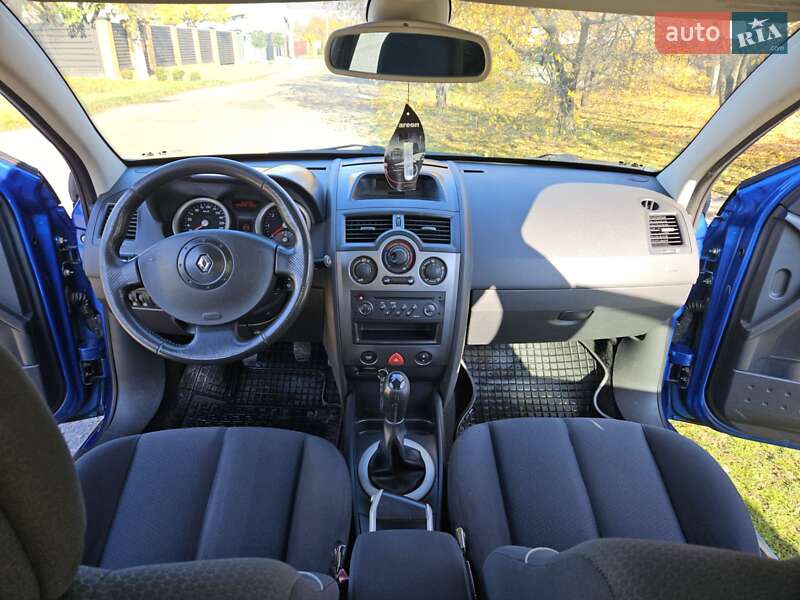 Хэтчбек Renault Megane 2003 в Семеновке фото 6 Хэтчбек Renault Megane 2003 в Семеновке