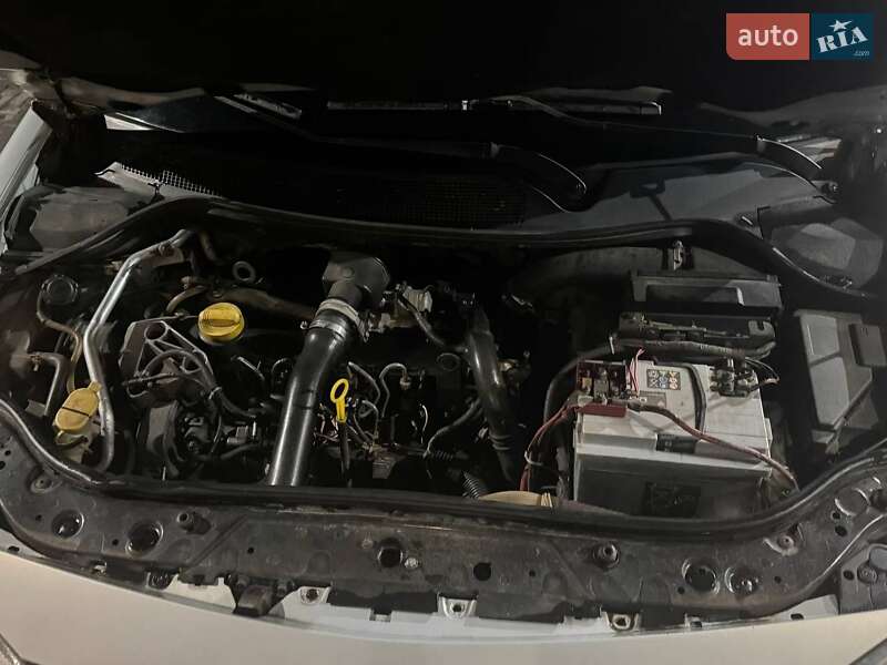 Хэтчбек Renault Megane 2002 в Вишневом