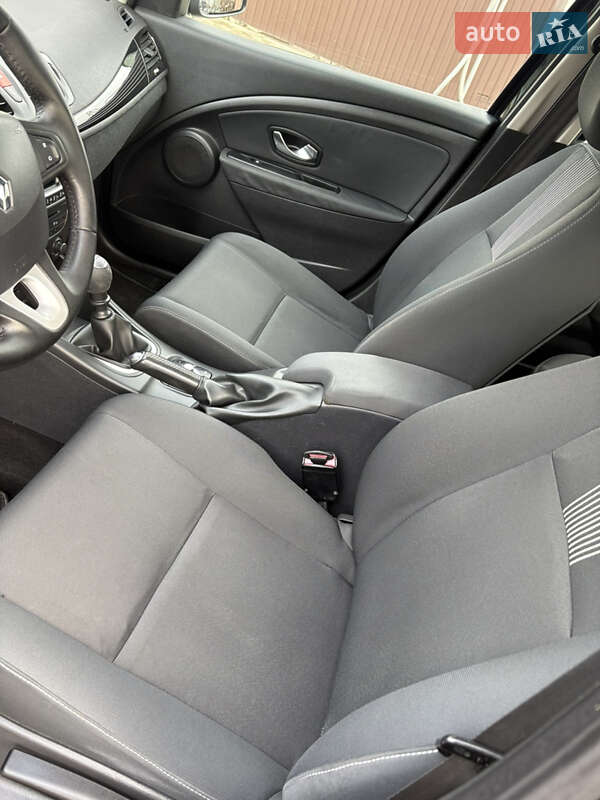 Хэтчбек Renault Megane 2010 в Ахтырке фото 24 Хэтчбек Renault Megane 2010 в Ахтырке