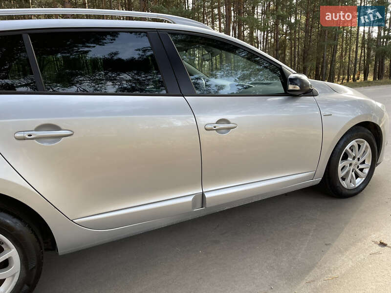 Универсал Renault Megane 2015 в Славуте фото 45 Универсал Renault Megane 2015 в Славуте