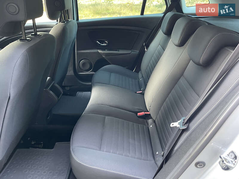 Универсал Renault Megane 2015 в Славуте фото 91 Универсал Renault Megane 2015 в Славуте
