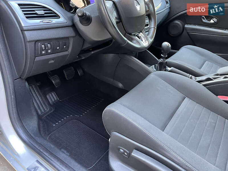 Универсал Renault Megane 2015 в Славуте фото 131 Универсал Renault Megane 2015 в Славуте