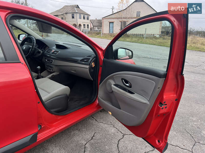 Хэтчбек Renault Megane 2011 в Звягеле