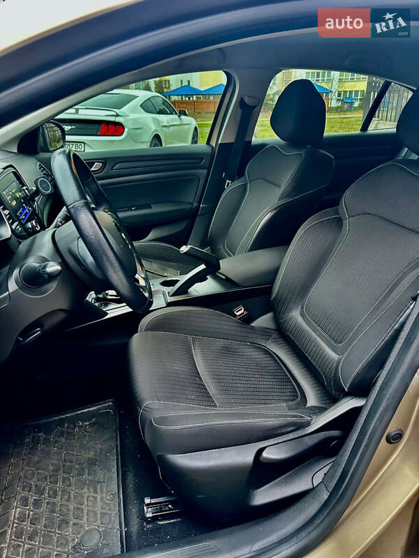 Седан Renault Megane 2018 в Киеве фото 15 Седан Renault Megane 2018 в Киеве