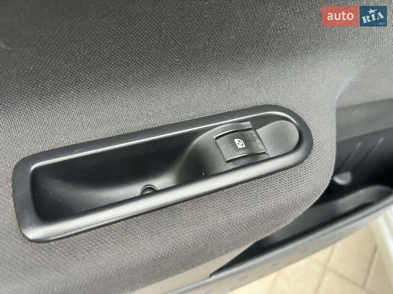 Седан Renault Megane 2007 в Черкасах фото 57 Седан Renault Megane 2007 в Черкасах