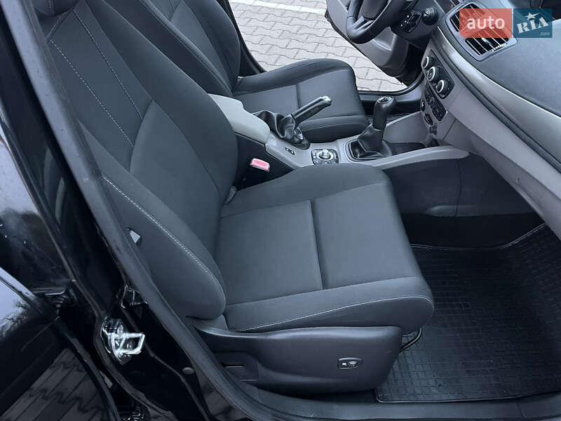 Хэтчбек Renault Megane 2011 в Виннице фото 39 Хэтчбек Renault Megane 2011 в Виннице