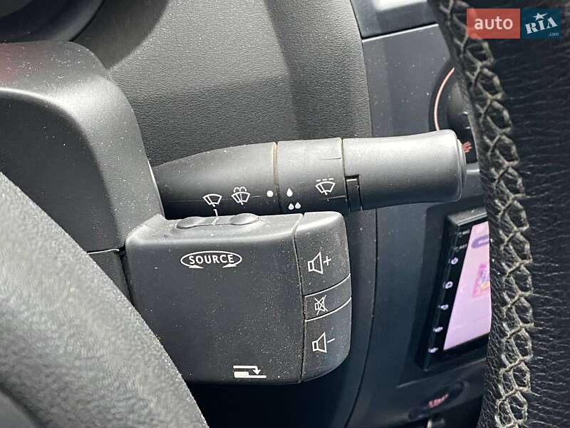 Седан Renault Megane 2005 в Киеве фото 25 Седан Renault Megane 2005 в Киеве