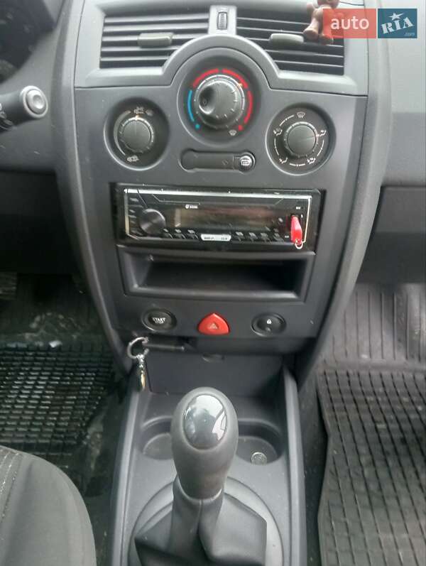 Хэтчбек Renault Megane 2003 в Болехове