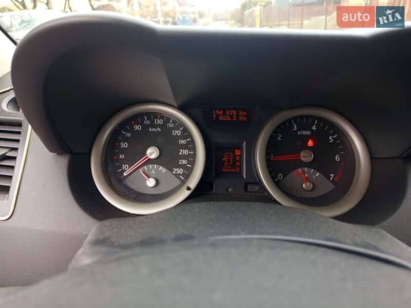 Хэтчбек Renault Megane 2005 в Тустани фото 7 Хэтчбек Renault Megane 2005 в Тустани