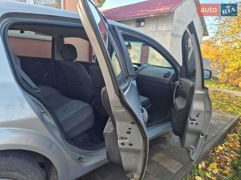 Хэтчбек Renault Megane 2005 в Дубно