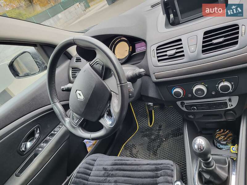 Универсал Renault Megane 2015 в Обухове фото 11 Универсал Renault Megane 2015 в Обухове