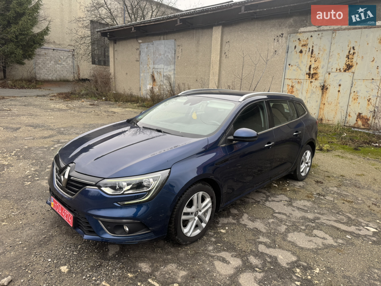 Тільки пригнаний з Німеччини. Розмитнений, сертифікований. Повністю обслужений. Не битий, не фарбований. Рідний пробіг. Два ключі. Хто придбає, буде задоволений.