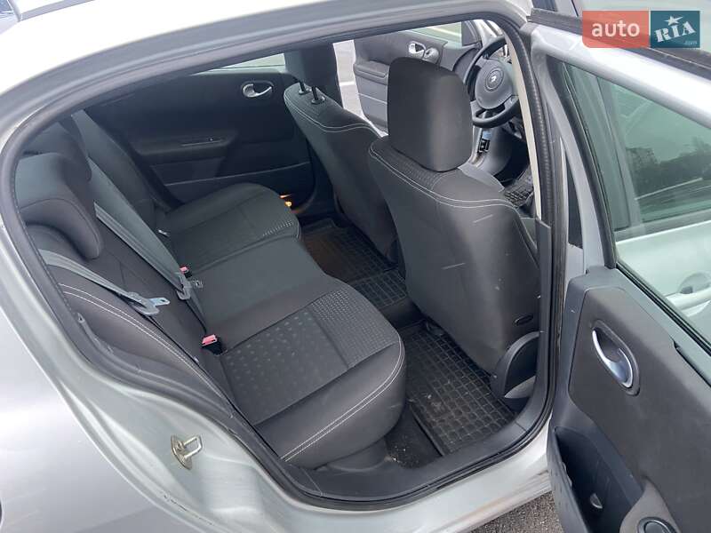 Седан Renault Megane 2005 в Чернигове