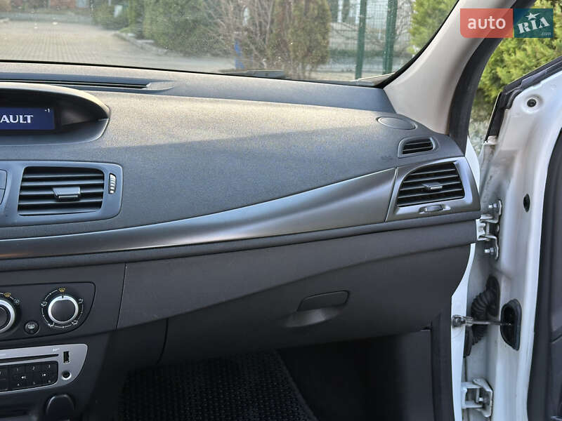 Хэтчбек Renault Megane 2014 в Одессе фото 30 Хэтчбек Renault Megane 2014 в Одессе