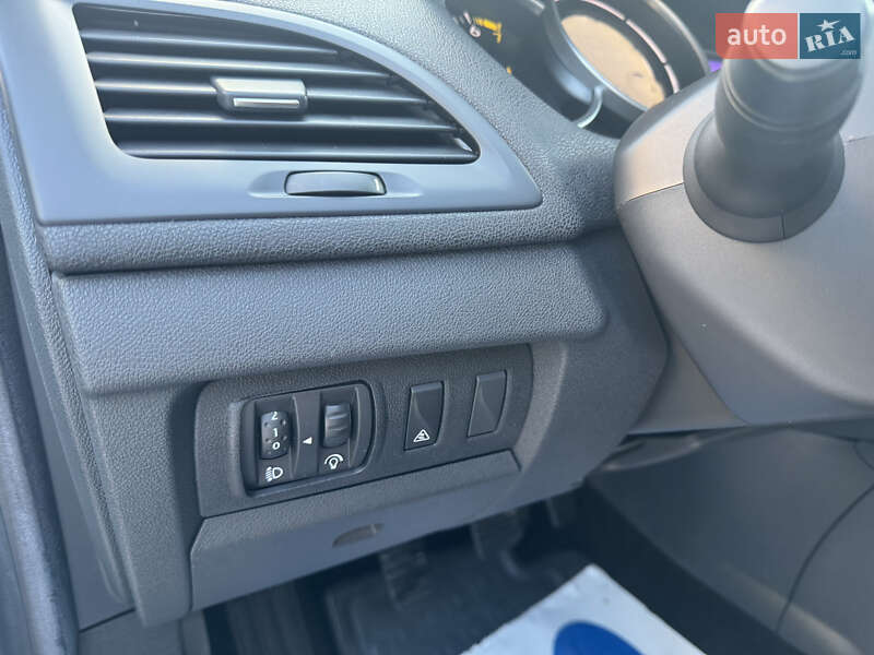 Хетчбек Renault Megane 2011 в Радивиліві фото 43 Хетчбек Renault Megane 2011 в Радивиліві