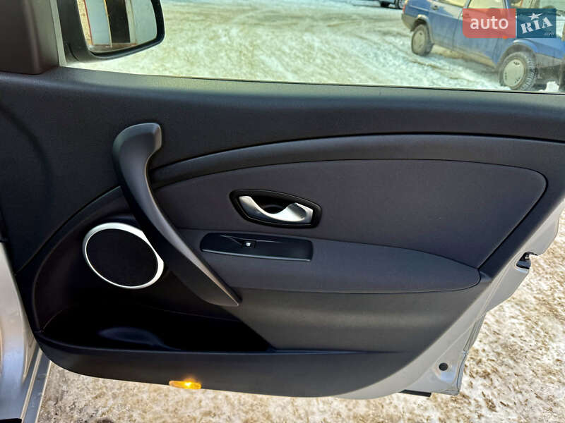 Универсал Renault Megane 2011 в Ровно фото 24 Универсал Renault Megane 2011 в Ровно