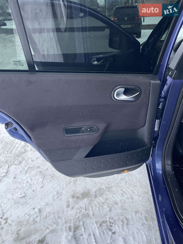 Хэтчбек Renault Megane 2004 в Каменском фото 15 Хэтчбек Renault Megane 2004 в Каменском