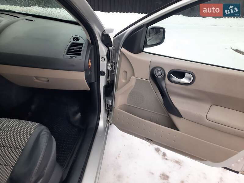 Седан Renault Megane 2006 в Лубнах