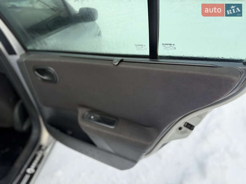 Седан Renault Megane 2005 в Мукачево