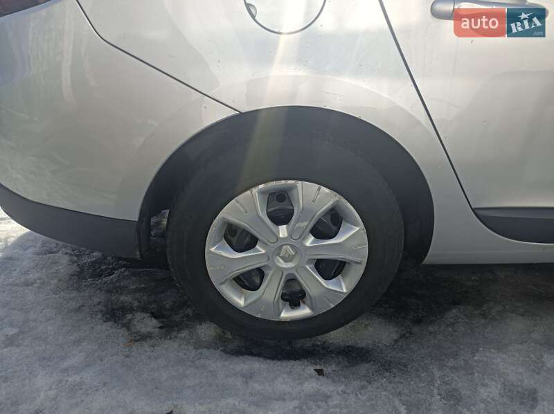 Универсал Renault Megane 2010 в Ракитном фото 37 Универсал Renault Megane 2010 в Ракитном