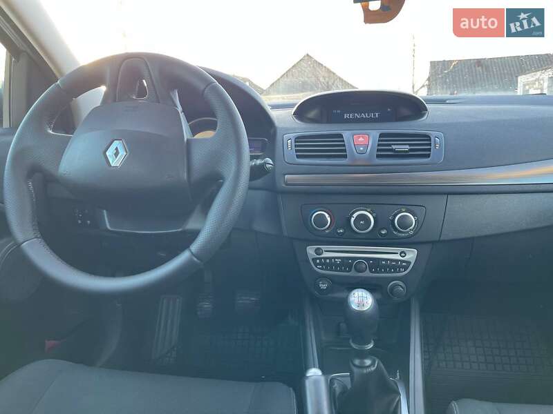 Универсал Renault Megane 2010 в Ракитном фото 24 Универсал Renault Megane 2010 в Ракитном