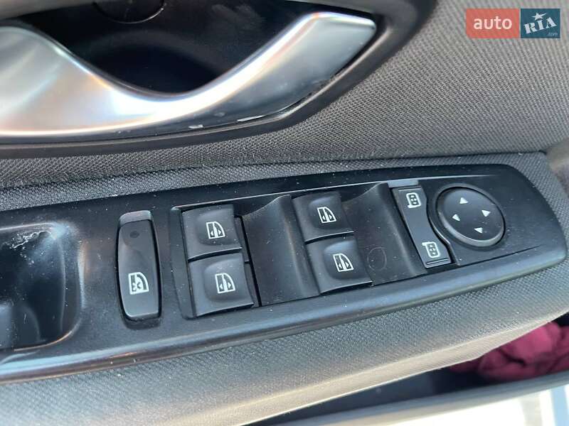 Универсал Renault Megane 2010 в Ракитном фото 30 Универсал Renault Megane 2010 в Ракитном