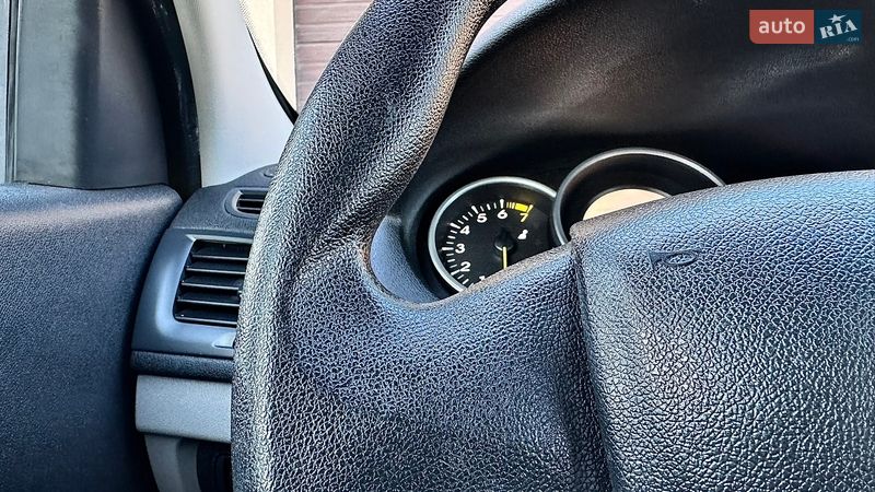 Хэтчбек Renault Megane 2012 в Хороле фото 37 Хэтчбек Renault Megane 2012 в Хороле