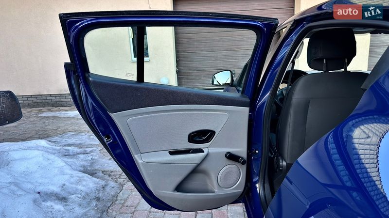 Хэтчбек Renault Megane 2012 в Хороле фото 53 Хэтчбек Renault Megane 2012 в Хороле