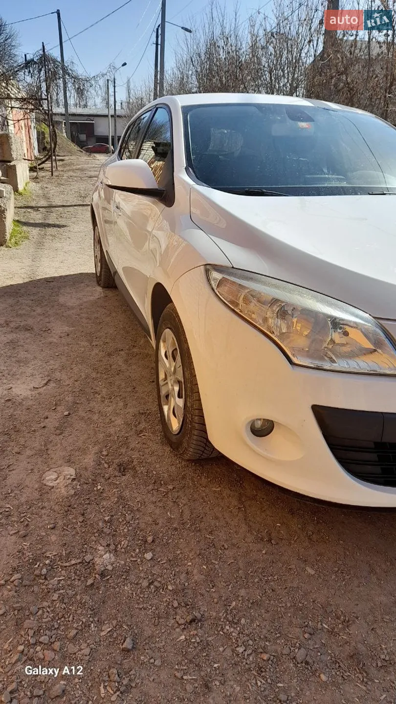 2010 Renault Megane - мініатюра 2
