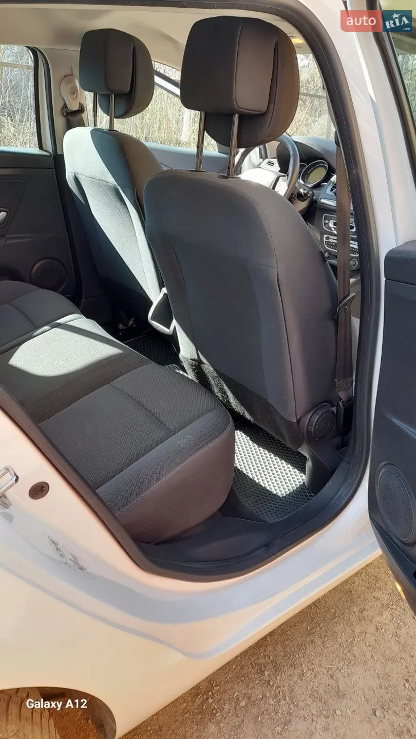 2010 Renault Megane - мініатюра 11