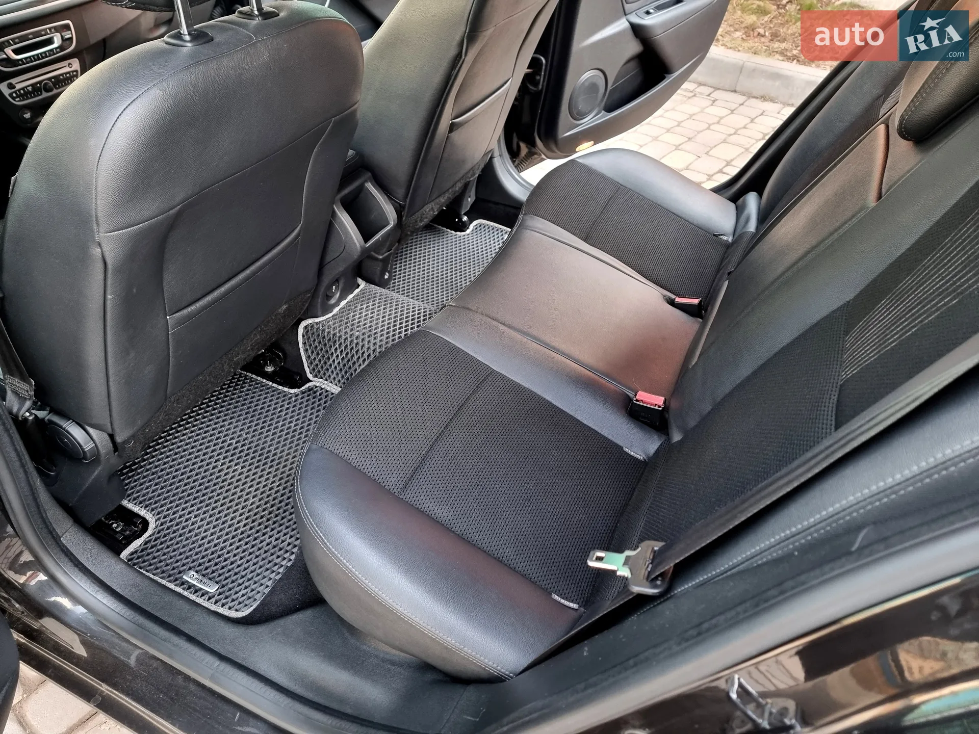 2010 Renault Megane - мініатюра 39