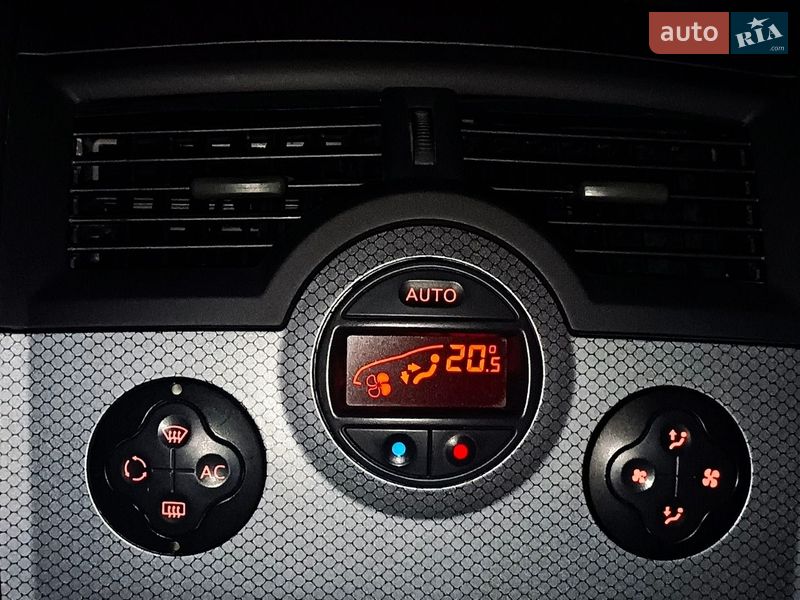 Хэтчбек Renault Megane 2004 в Киеве фото 23 Хэтчбек Renault Megane 2004 в Киеве