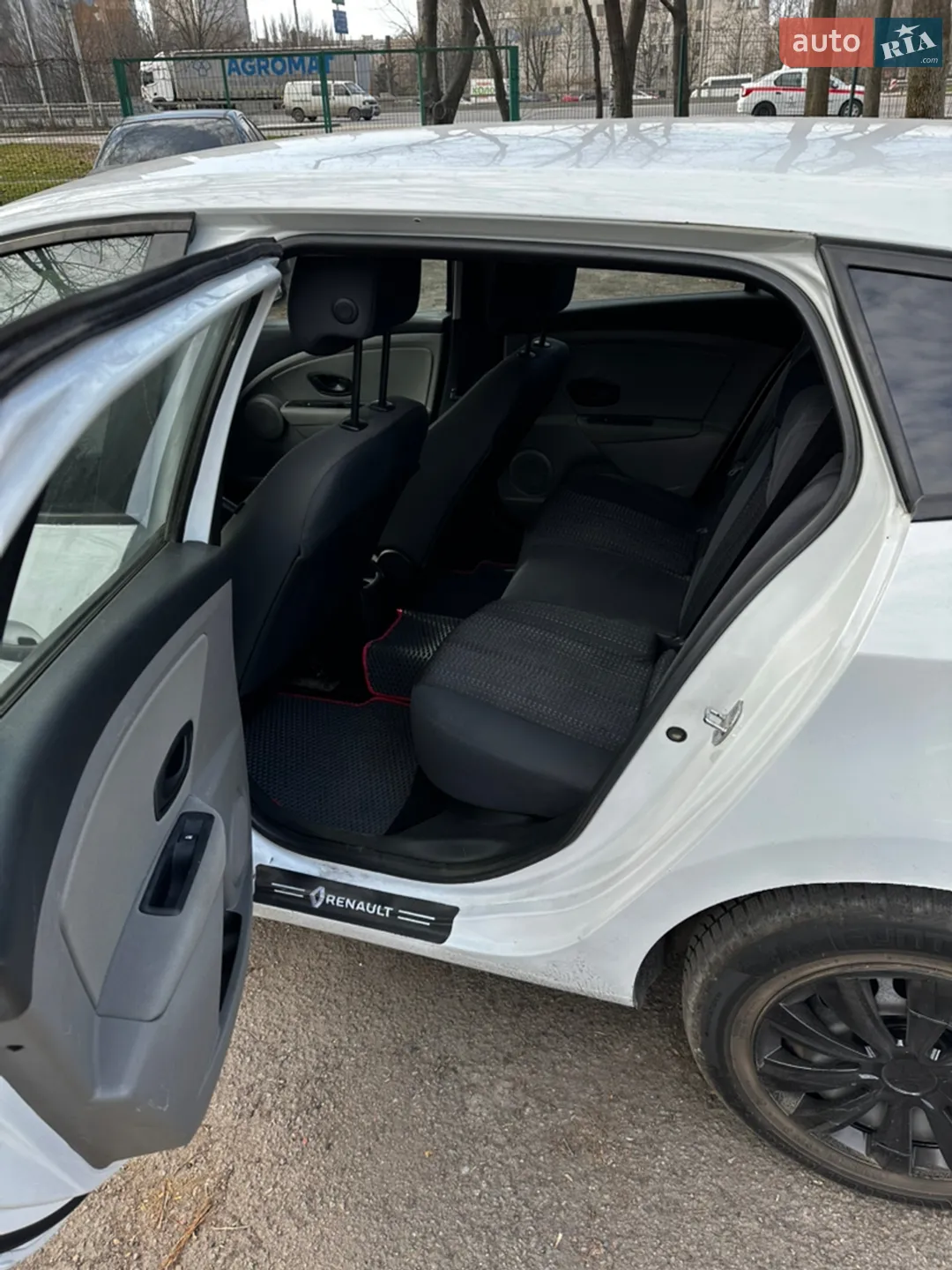 2010 Renault Megane - мініатюра 13