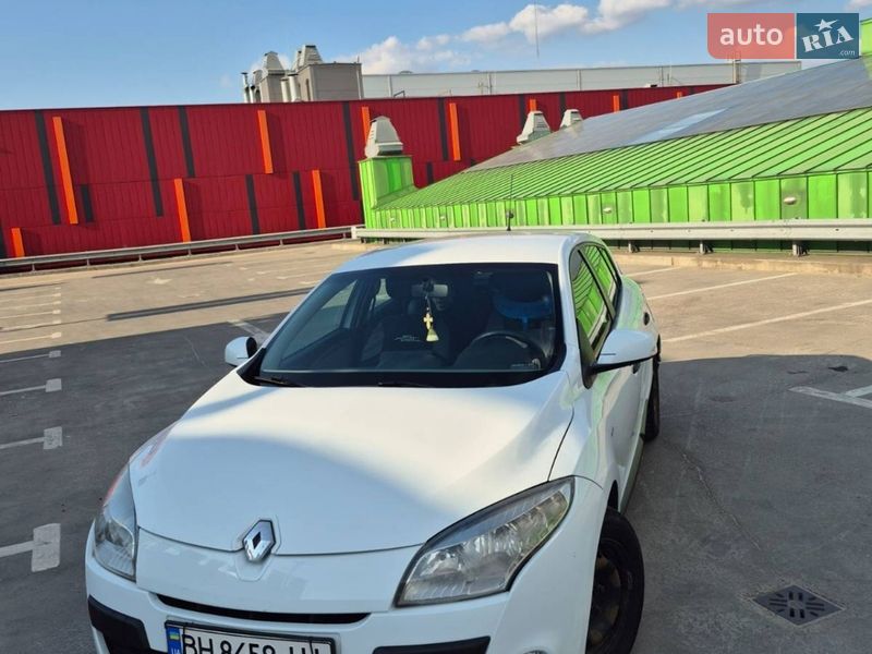 Хэтчбек Renault Megane 2011 в Киеве фото 3 Хэтчбек Renault Megane 2011 в Киеве