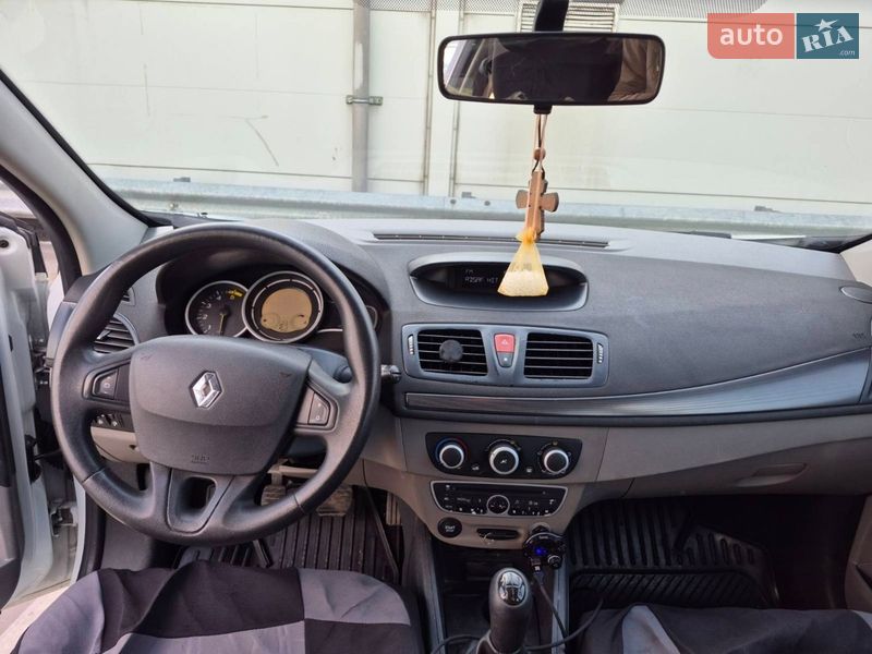 Хэтчбек Renault Megane 2011 в Киеве фото 51 Хэтчбек Renault Megane 2011 в Киеве