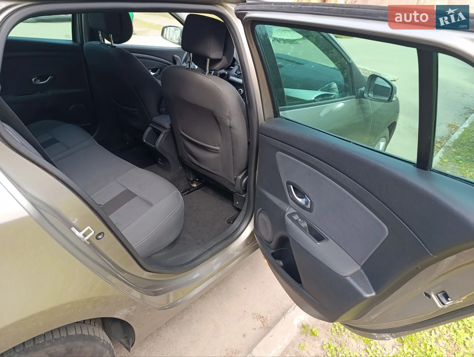 2010 Renault Megane - мініатюра 11