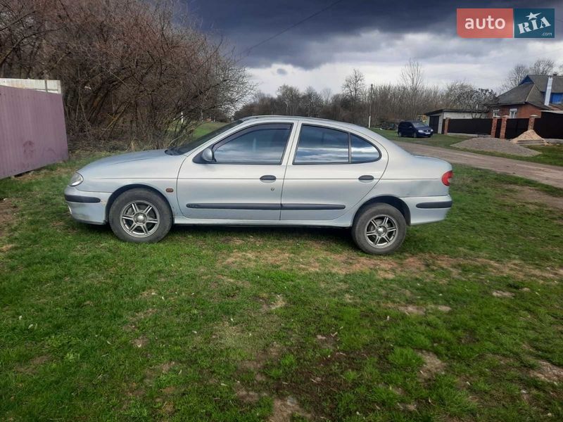 Седан Renault Megane 2003 в Недригайліву