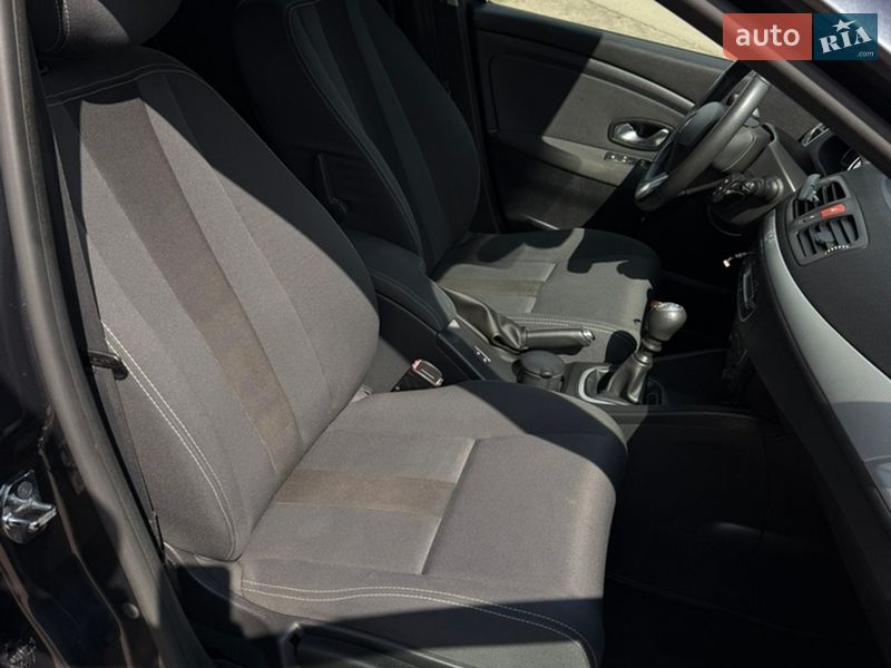 Хэтчбек Renault Megane 2008 в Ромнах фото 19 Хэтчбек Renault Megane 2008 в Ромнах