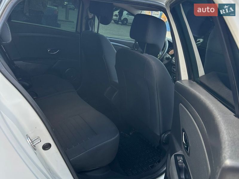 Універсал Renault Megane 2015 в Кривому Розі фото 43 Універсал Renault Megane 2015 в Кривому Розі