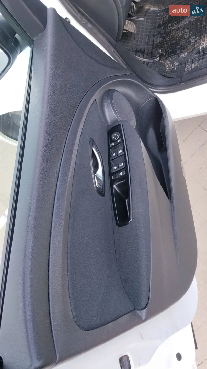 2011 Renault Megane - мініатюра 29