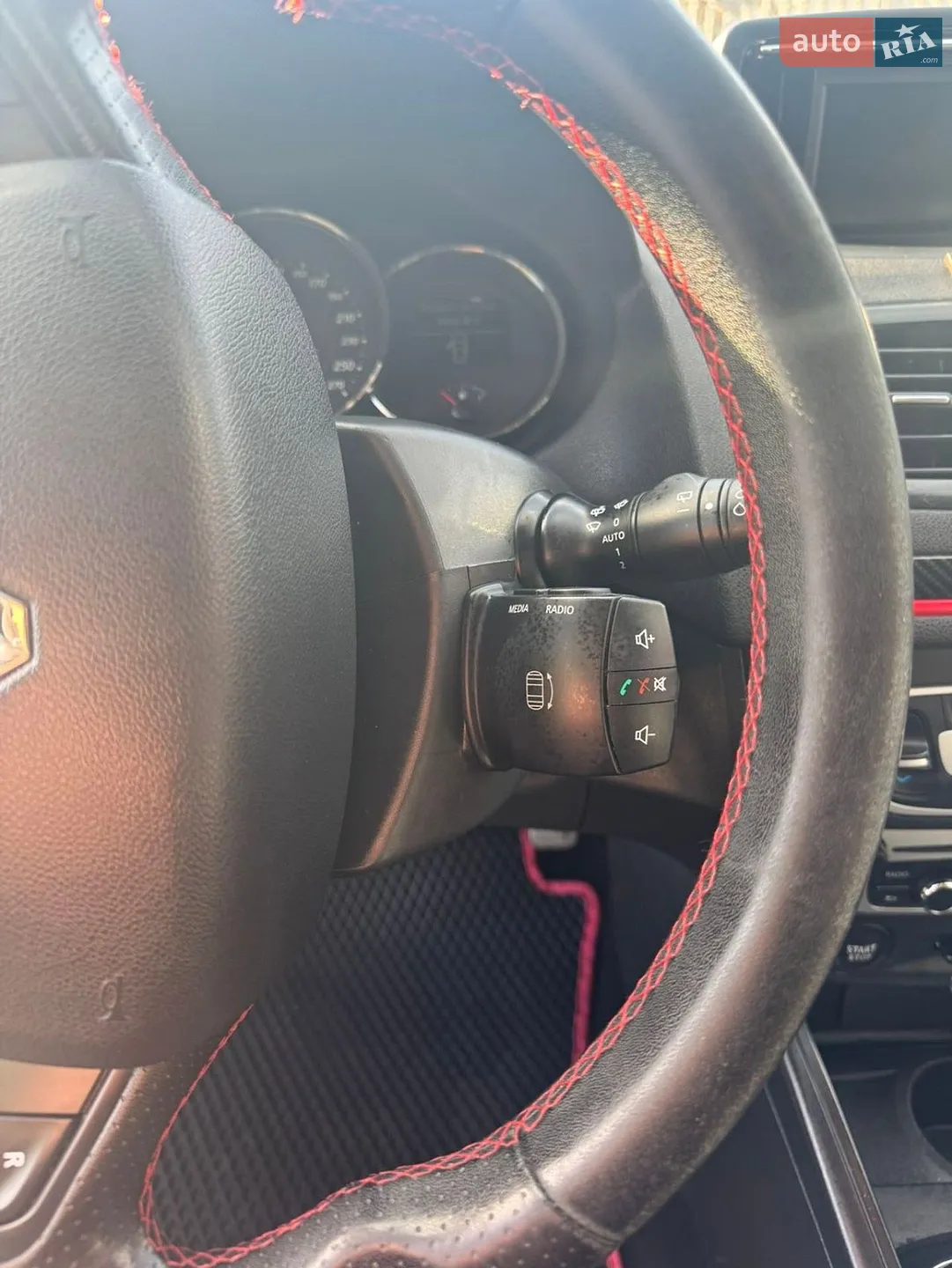2012 Renault Megane - мініатюра 13