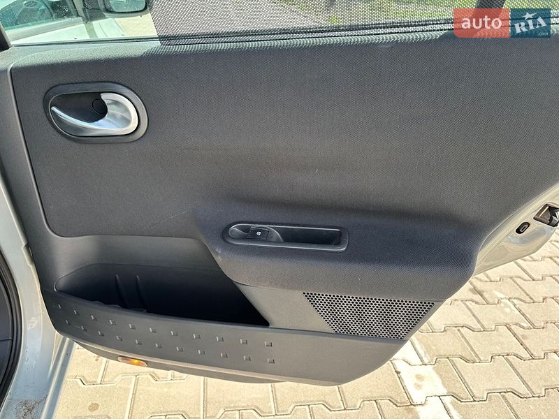 Седан Renault Megane 2003 в Киеве