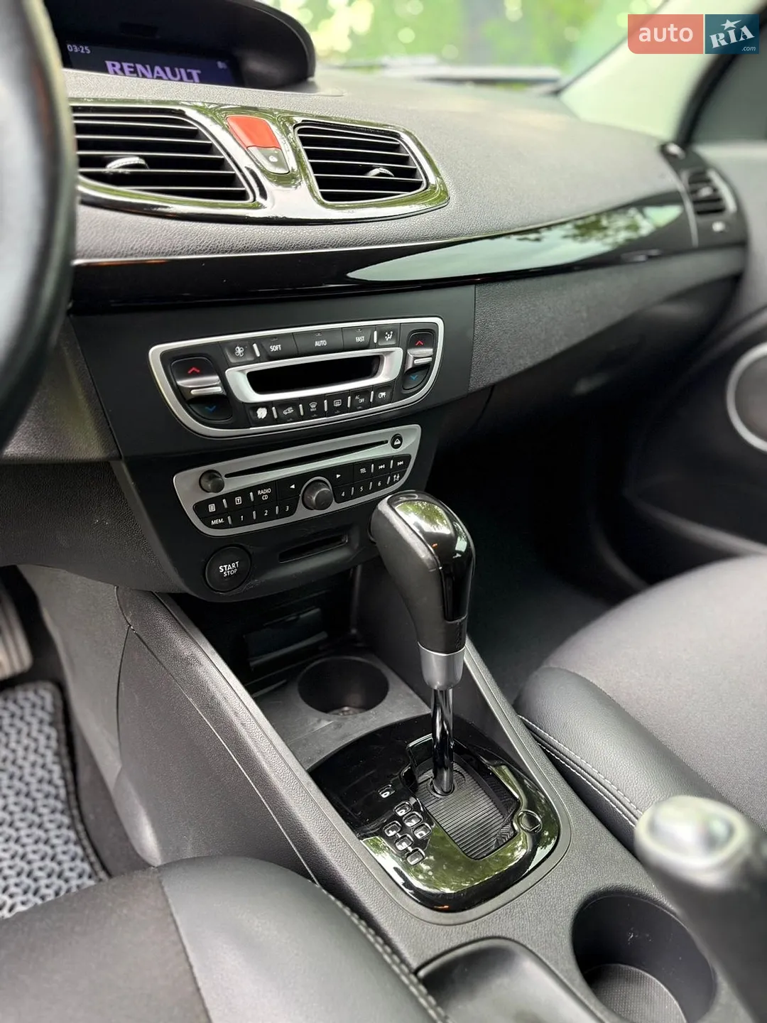 2010 Renault Megane - мініатюра 20