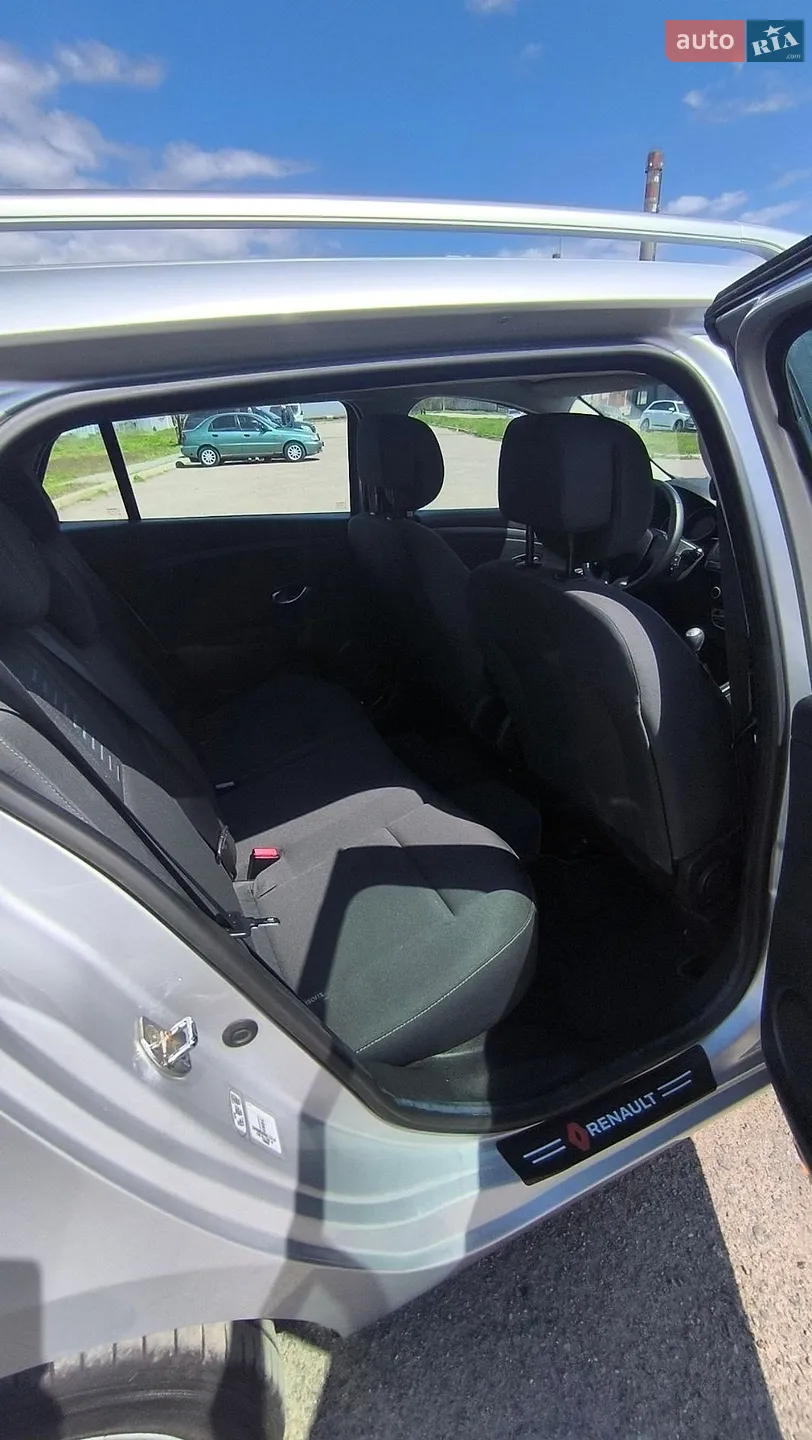 2011 Renault Megane - мініатюра 21
