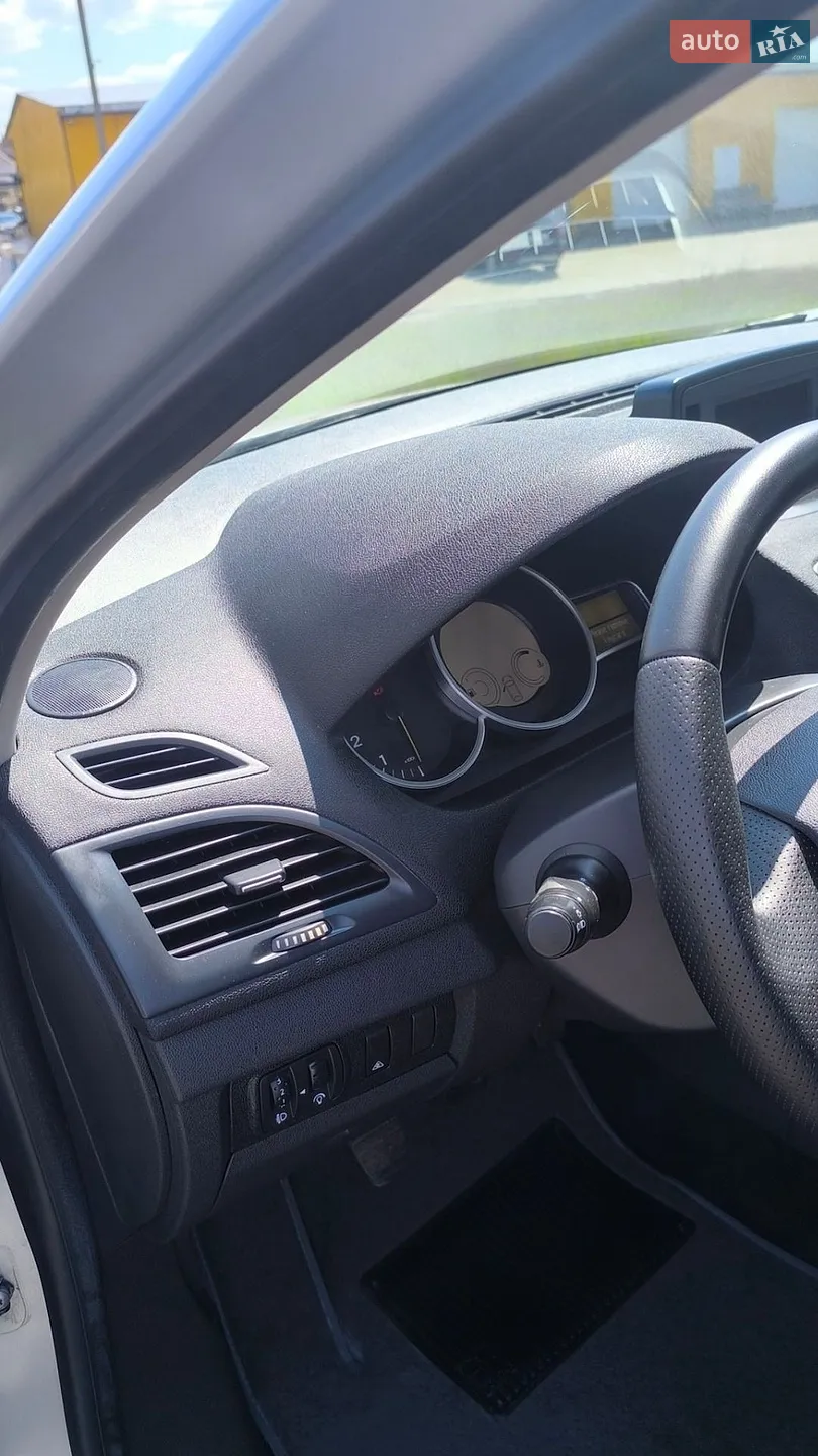 2011 Renault Megane - мініатюра 32
